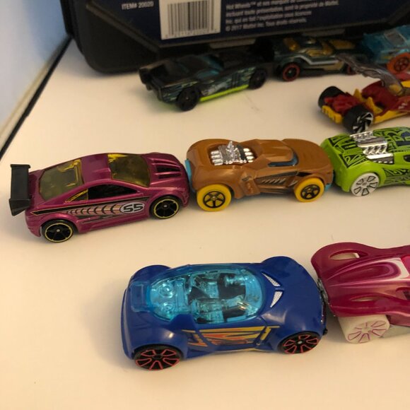 Hot Wheels Case With Cars Vintage Older Cars 17 - Picture 3 of 5